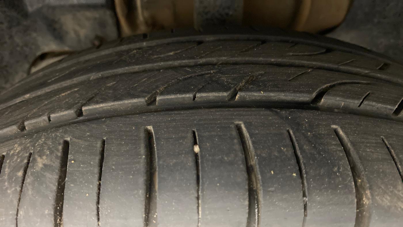2017 Tata Tiago XT 1.2 REVOTRON, Petrol, Manual, 60,755 km, Left Front Tyre Tread