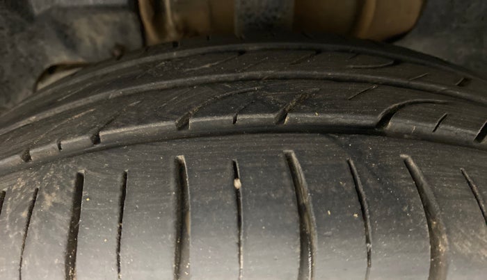 2017 Tata Tiago XT 1.2 REVOTRON, Petrol, Manual, 60,755 km, Left Front Tyre Tread