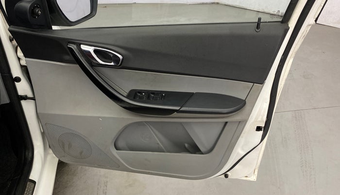 2020 Tata Tiago XZ PLUS PETROL, Petrol, Manual, 95,668 km, Driver Side Door Panels Control