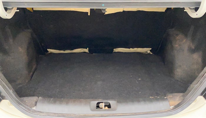 2015 Maruti Swift Dzire VXI, Petrol, Manual, 72,438 km, Boot Inside