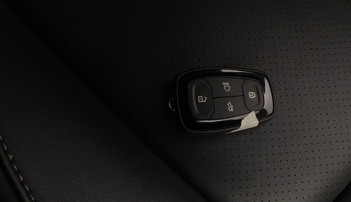 2022 Tata NEXON XZ PLUS DIESEL DARK EDITION, Diesel, Manual, 88,407 km, Key Close Up