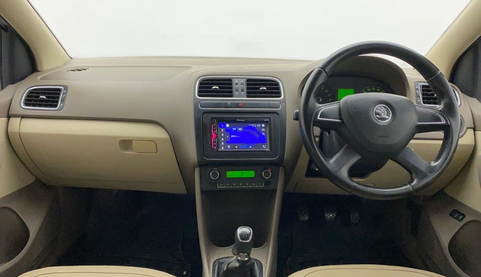 2013 Skoda Rapid ELEGANCE 1.6 TDI CR MT, Diesel, Manual, 1,24,118 km, Dashboard