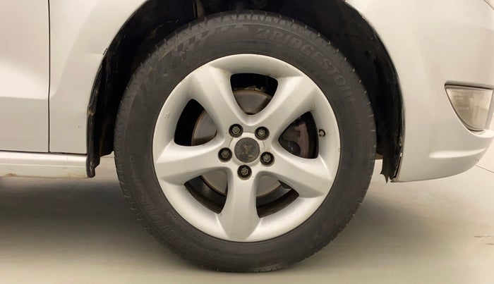 2013 Skoda Rapid ELEGANCE 1.6 TDI CR MT, Diesel, Manual, 1,24,118 km, Right Front Wheel
