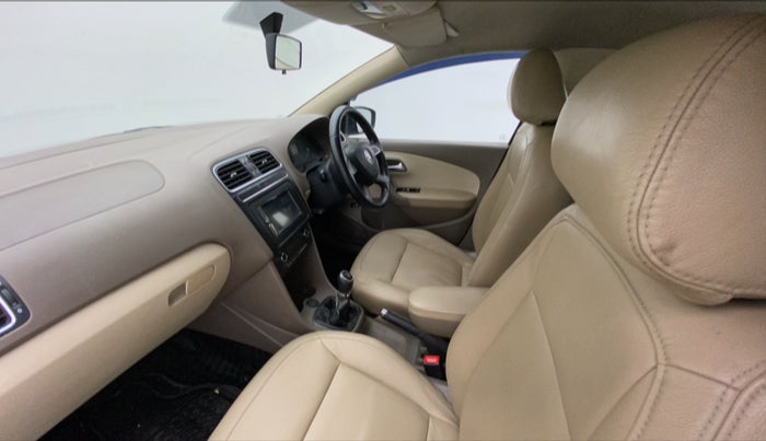 2013 Skoda Rapid ELEGANCE 1.6 TDI CR MT, Diesel, Manual, 1,24,118 km, Right Side Front Door Cabin