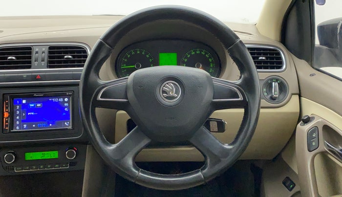 2013 Skoda Rapid ELEGANCE 1.6 TDI CR MT, Diesel, Manual, 1,24,118 km, Steering Wheel Close Up