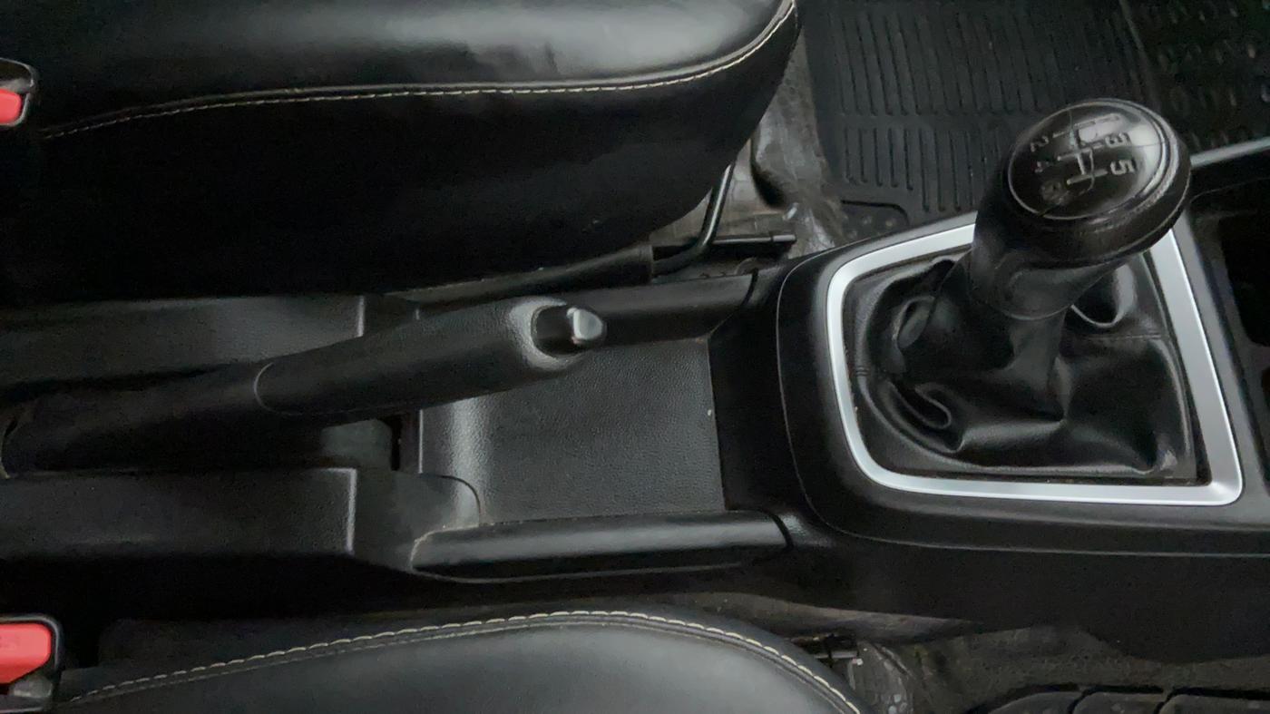 2018 Maruti Swift LXI, Petrol, Manual, 11,201 km, Gear Lever
