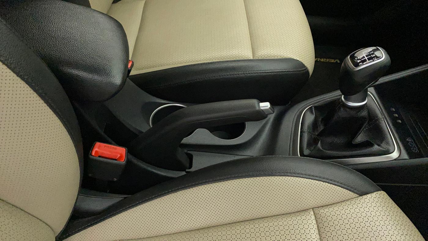 2019 Hyundai Verna 1.6 SX (O) CRDI MT, Diesel, Manual, 72,068 km, Gear Lever