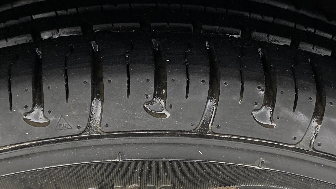2015 Hyundai Grand i10 ASTA AT 1.2 KAPPA VTVT, Petrol, Automatic, 44,012 km, Left Rear Tyre Tread