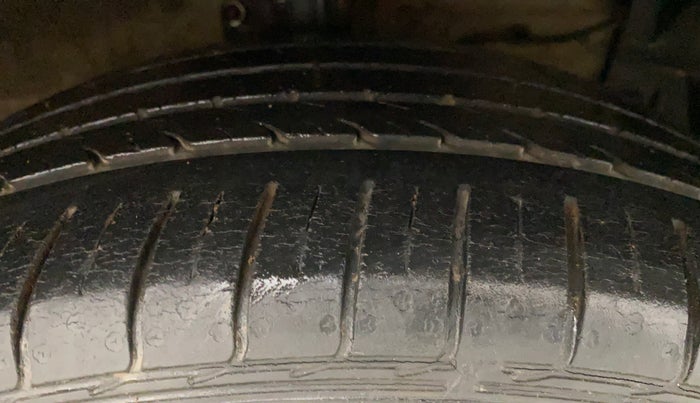 2016 Maruti Ciaz ZXI+ AT, Petrol, Automatic, 45,263 km, Right Front Tyre Tread