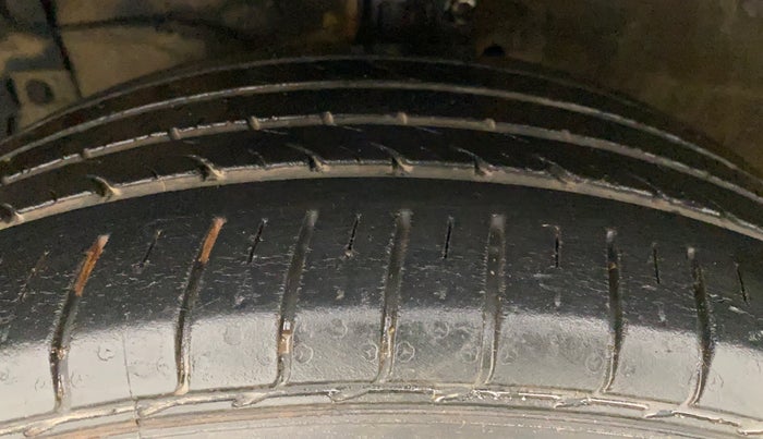 2016 Maruti Ciaz ZXI+ AT, Petrol, Automatic, 45,263 km, Left Front Tyre Tread