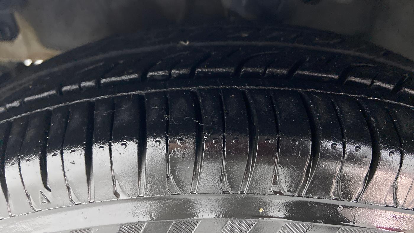 2008 Hyundai i10 SPORTZ 1.2, Petrol, Manual, 31,752 km, Left Front Tyre Tread