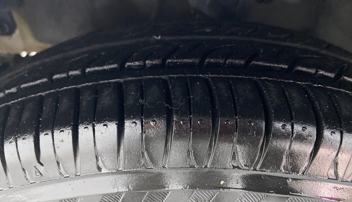 2008 Hyundai i10 SPORTZ 1.2, Petrol, Manual, 31,752 km, Left Front Tyre Tread