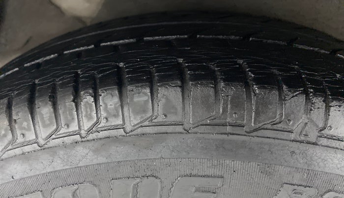 2008 Hyundai i10 SPORTZ 1.2, Petrol, Manual, 31,752 km, Right Rear Tyre Tread