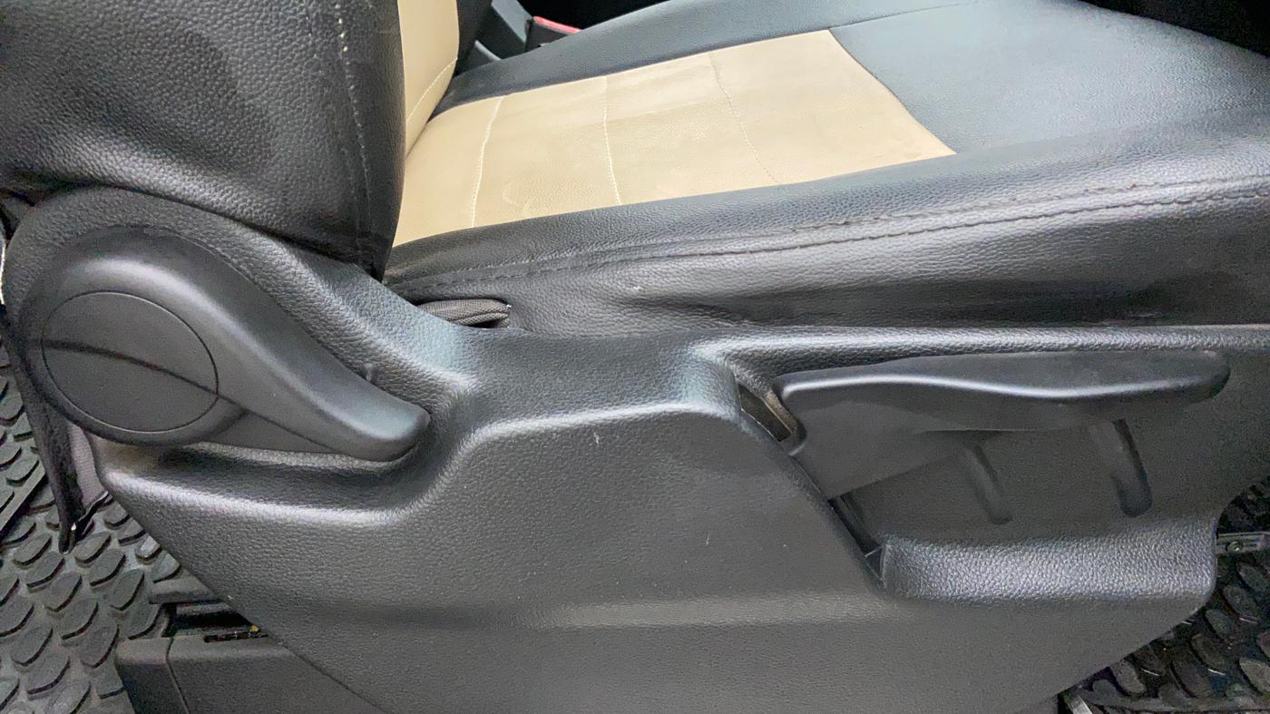 2018 Tata Hexa Varicor 320 XE, Diesel, Manual, 66,620 km, Driver Side Adjustment Panel
