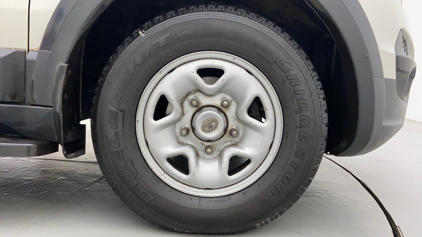 2018 Tata Hexa Varicor 320 XE, Diesel, Manual, 66,620 km, Right Front Wheel