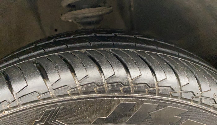 2017 Maruti IGNIS DELTA 1.2, Petrol, Manual, 1,13,927 km, Right Front Tyre Tread