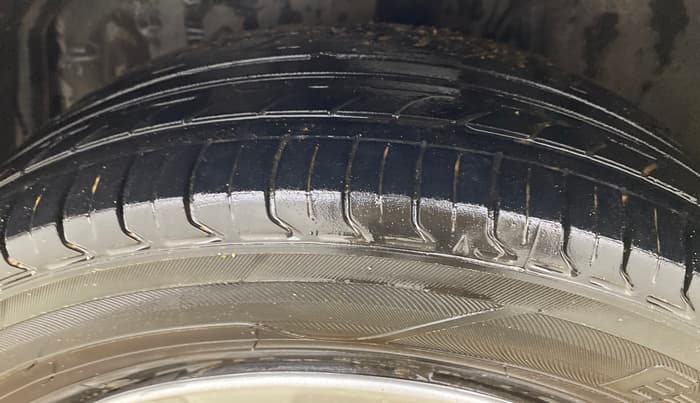 2018 Toyota YARIS G MT, Petrol, Manual, 1,12,063 km, Left Front Tyre Tread