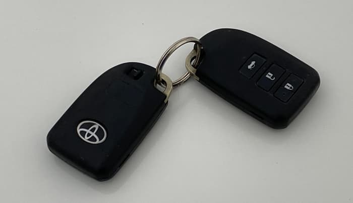 2018 Toyota YARIS G MT, Petrol, Manual, 1,12,063 km, Key Close Up