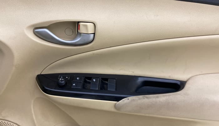 2018 Toyota YARIS G MT, Petrol, Manual, 1,12,063 km, Driver Side Door Panels Control