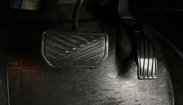 2019 Maruti Vitara Brezza ZDI AMT, Diesel, Automatic, 95,457 km, Pedals