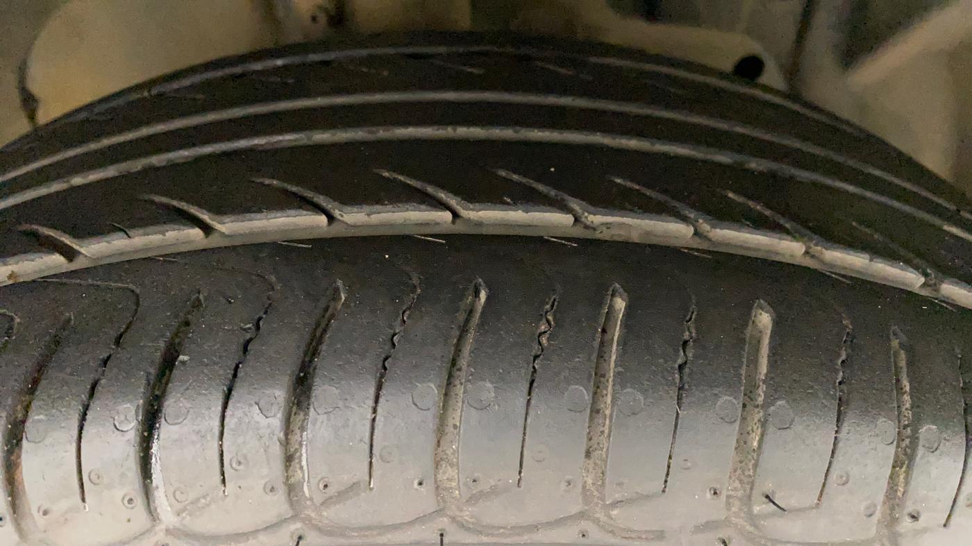 2016 Ford Ecosport TITANIUM 1.5L PETROL, Petrol, Manual, 42,572 km, Right Front Tyre Tread