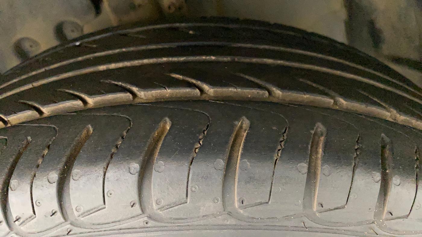 2016 Ford Ecosport TITANIUM 1.5L PETROL, Petrol, Manual, 42,572 km, Left Front Tyre Tread