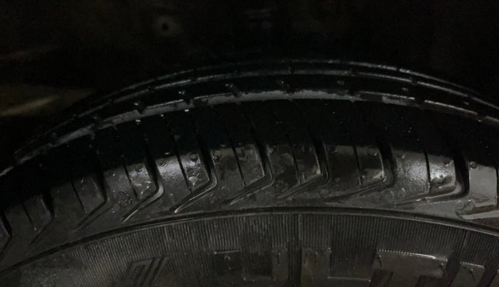 2021 Maruti New Wagon-R LXI CNG (O) 1.0, CNG, Manual, 70,662 km, Right Front Tyre Tread