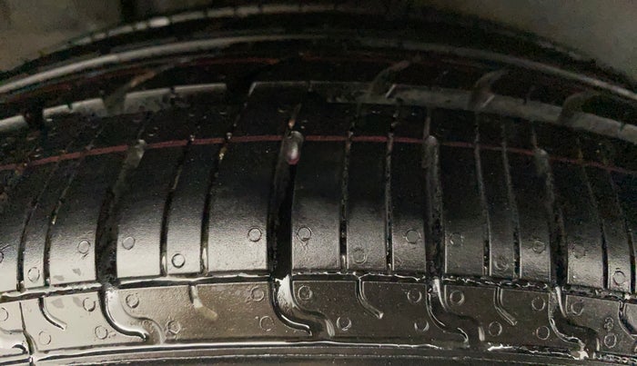2013 Maruti Ertiga ZXI, Petrol, Manual, 80,154 km, Right Rear Tyre Tread