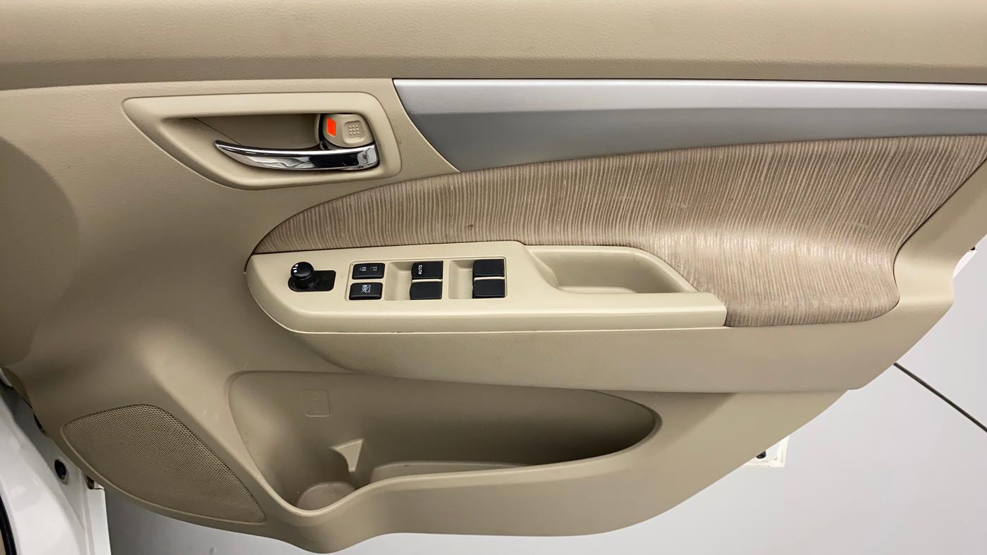 2013 Maruti Ertiga ZXI, Petrol, Manual, 80,154 km, Driver Side Door Panels Control