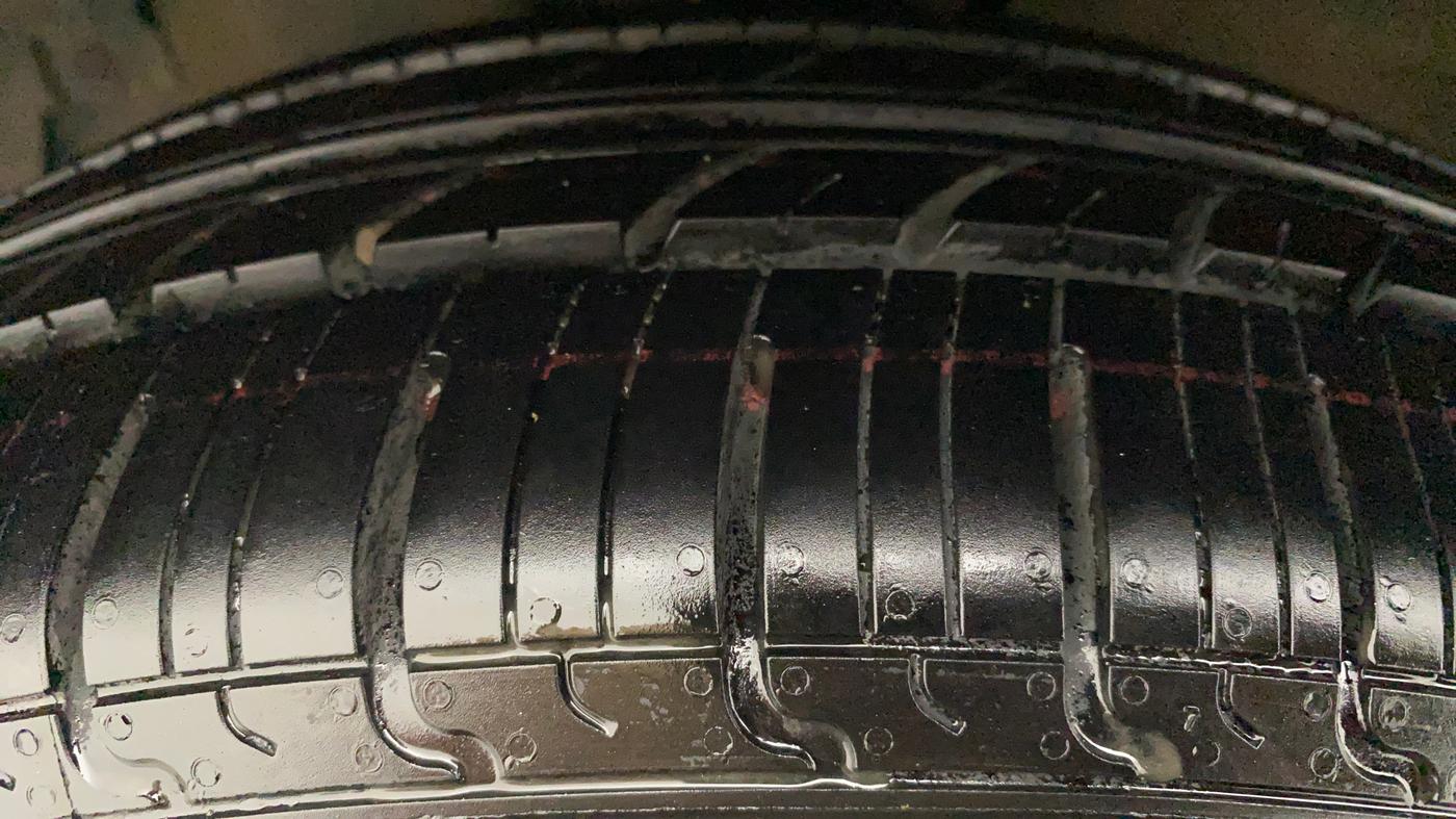 2013 Maruti Ertiga ZXI, Petrol, Manual, 80,154 km, Left Front Tyre Tread