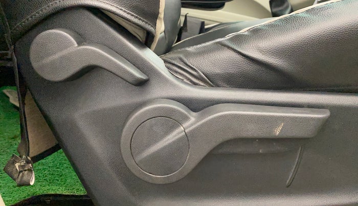 2019 Mahindra MARAZZO M4 8 STR, Diesel, Manual, 52,280 km, Driver Side Adjustment Panel