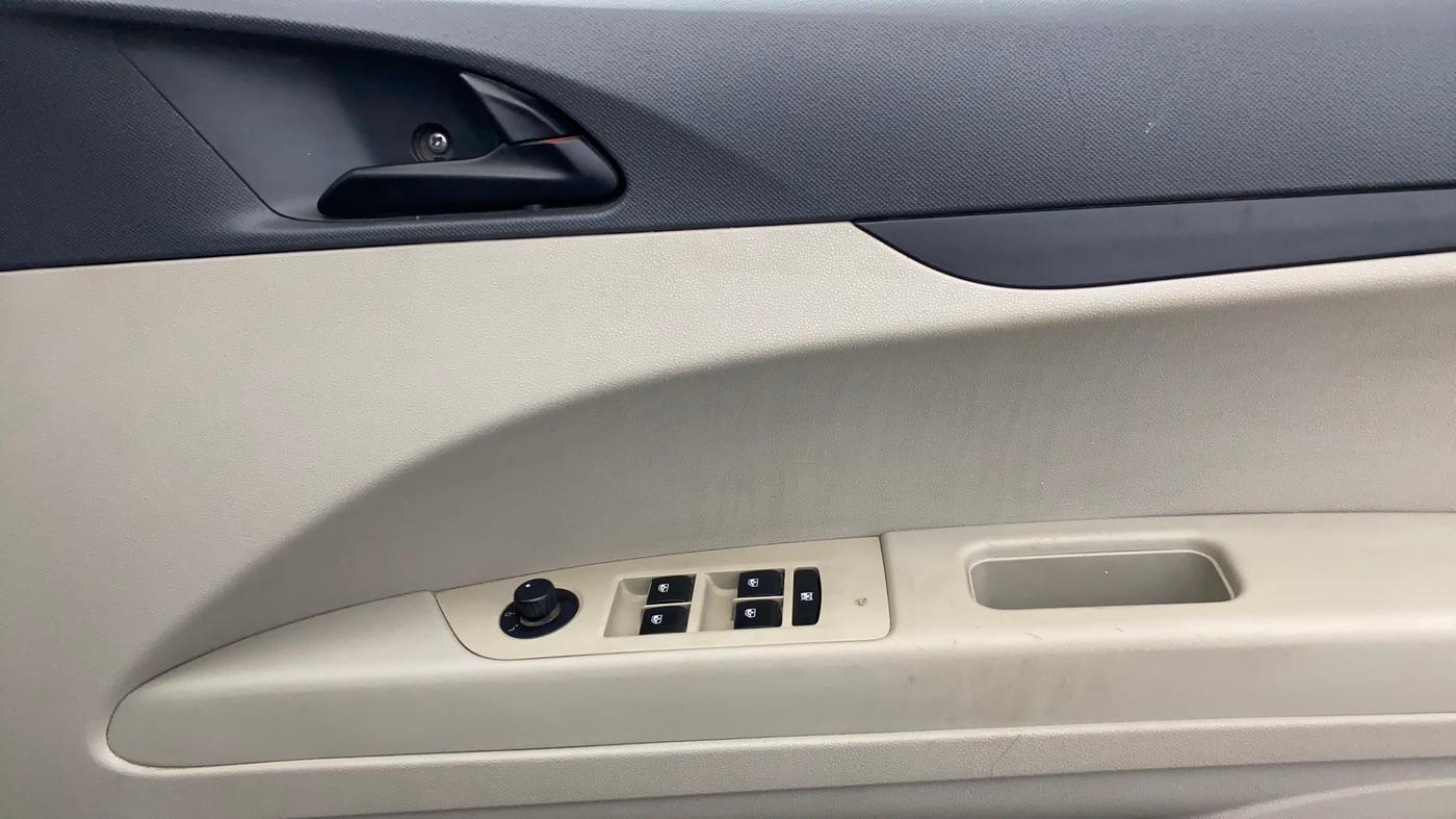 2019 Mahindra MARAZZO M4 8 STR, Diesel, Manual, 52,280 km, Driver Side Door Panels Control
