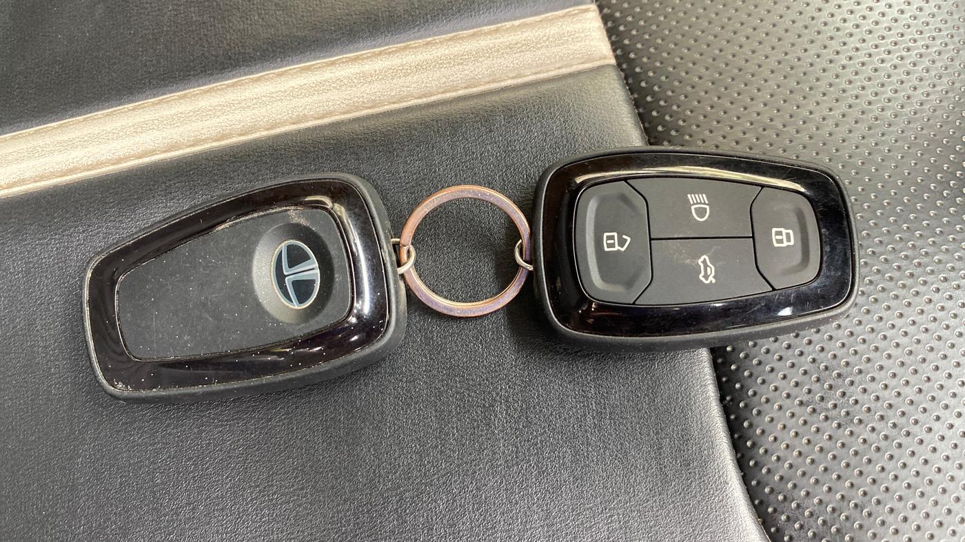 2023 Tata NEXON CREATIVE PLUS 1.2 REVOTRON 7 DCA, Petrol, Automatic, 61,383 km, Key Close Up