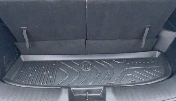 2020 MG HECTOR PLUS SHARP DCT, Petrol, Automatic, 17,987 km, Boot Inside