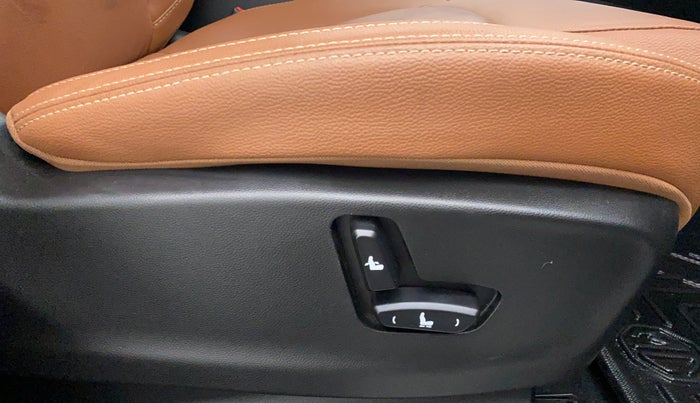 2020 MG HECTOR PLUS SHARP DCT, Petrol, Automatic, 17,987 km, Driver Side Adjustment Panel