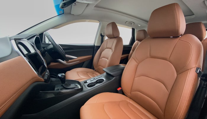 2020 MG HECTOR PLUS SHARP DCT, Petrol, Automatic, 17,987 km, Right Side Front Door Cabin