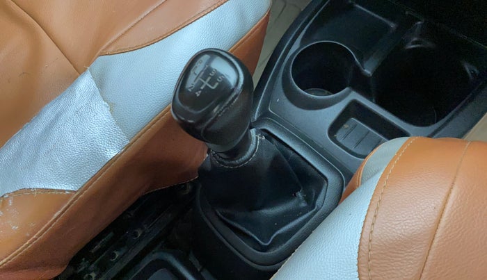 2019 Datsun Redi Go A, Petrol, Manual, 66,631 km, Gear lever - Boot cover slightly torn