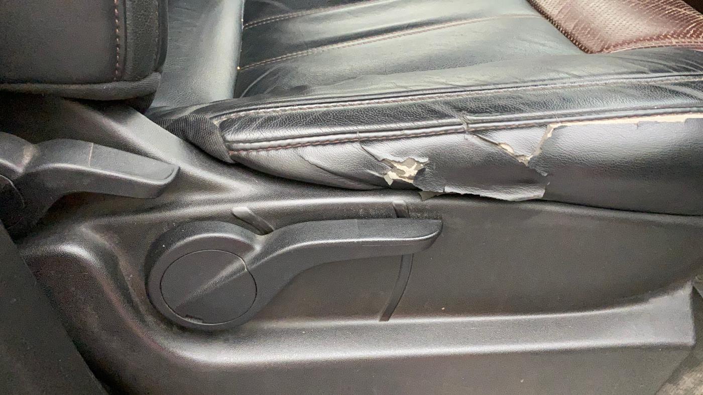 2014 Mahindra XUV500 W8, Diesel, Manual, 1,24,882 km, Driver Side Adjustment Panel