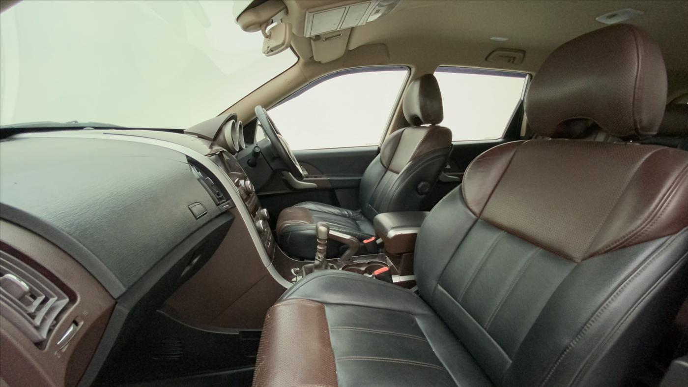 2014 Mahindra XUV500 W8, Diesel, Manual, 1,24,882 km, Right Side Front Door Cabin