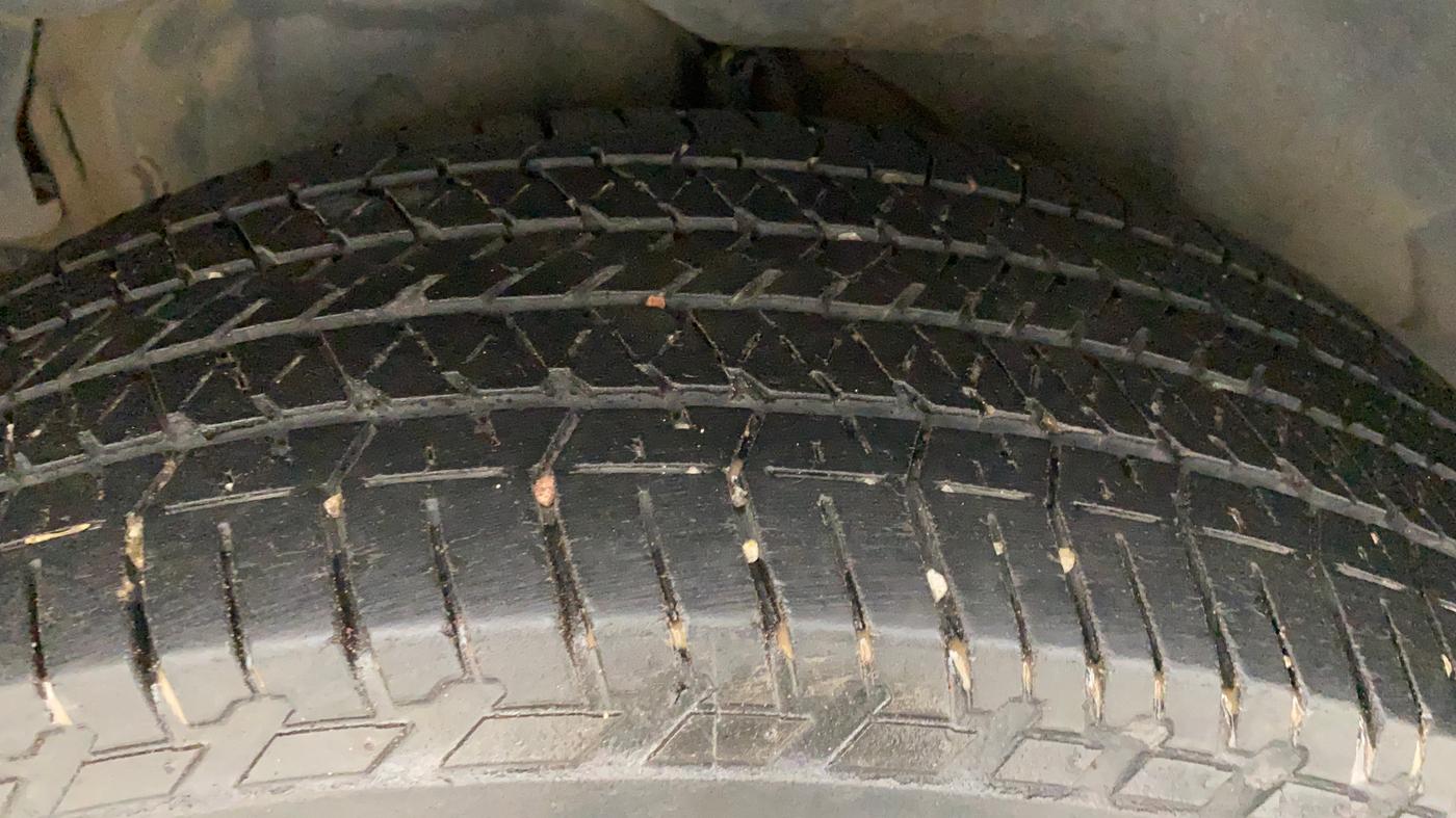 2014 Mahindra XUV500 W8, Diesel, Manual, 1,24,882 km, Right Rear Tyre Tread