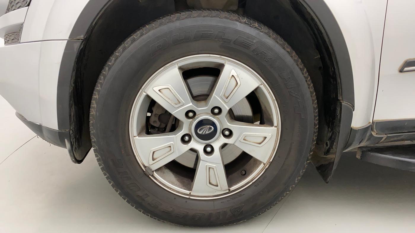 2014 Mahindra XUV500 W8, Diesel, Manual, 1,24,882 km, Left Front Wheel