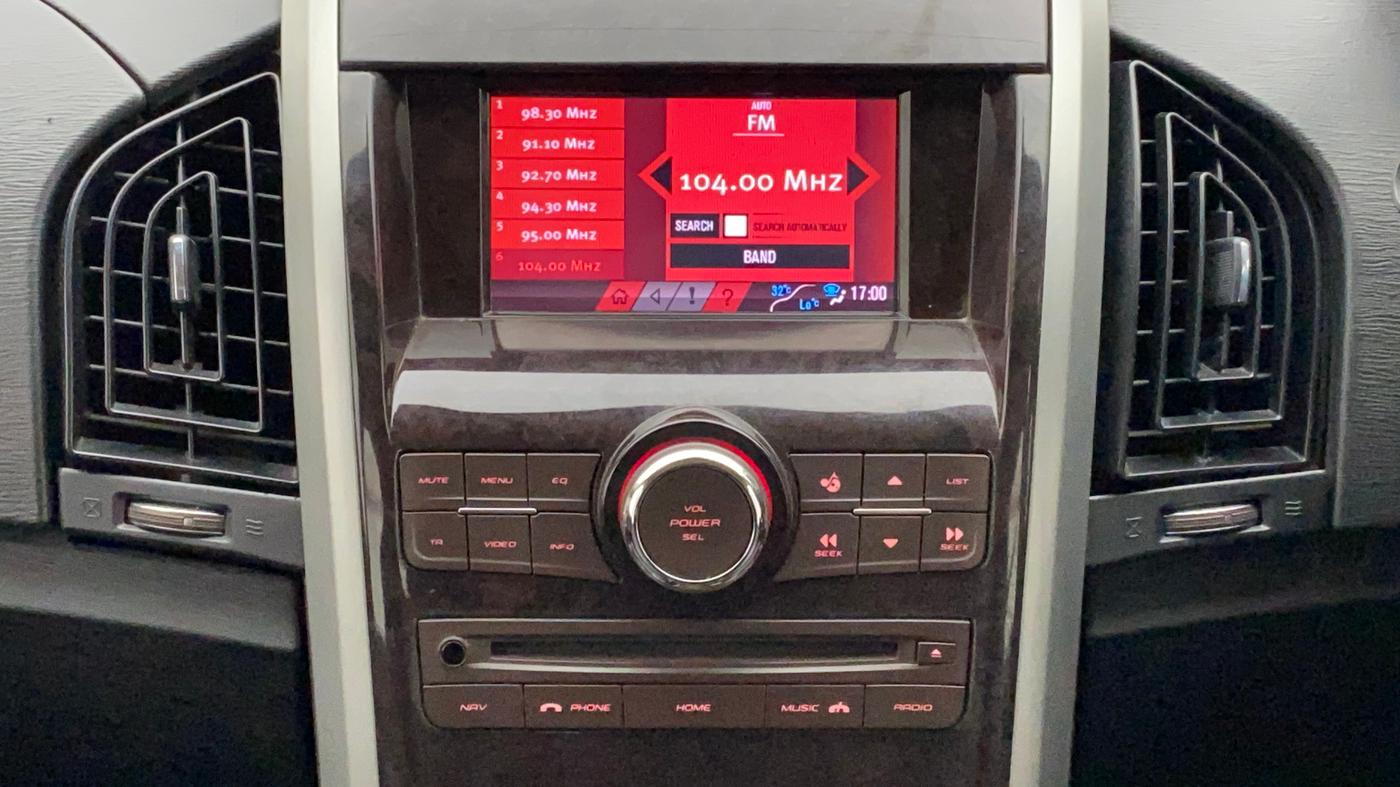 2014 Mahindra XUV500 W8, Diesel, Manual, 1,24,882 km, Infotainment System