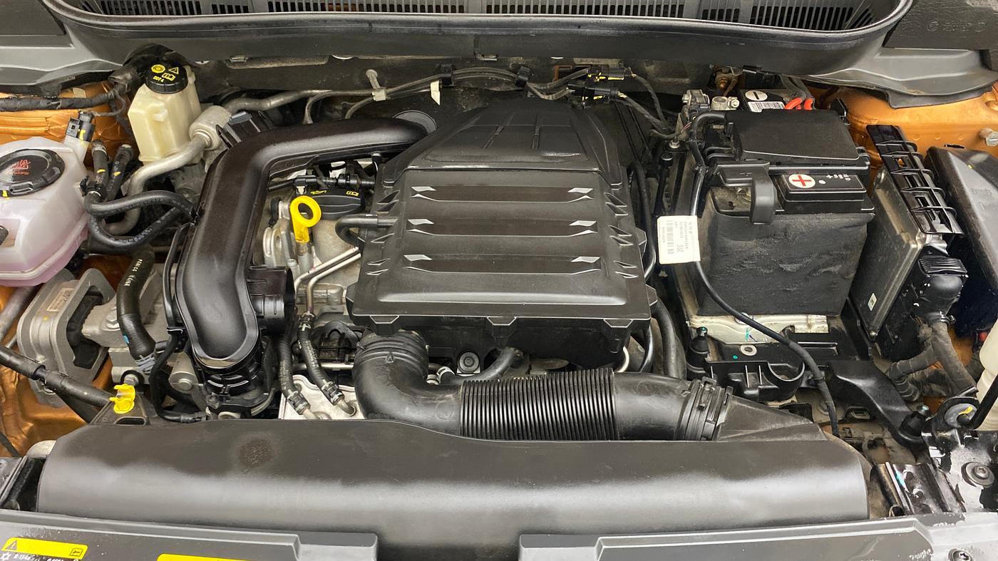 2023 Skoda KUSHAQ AMBITION 1.0L TSI AT, Petrol, Automatic, 15,555 km, Engine View