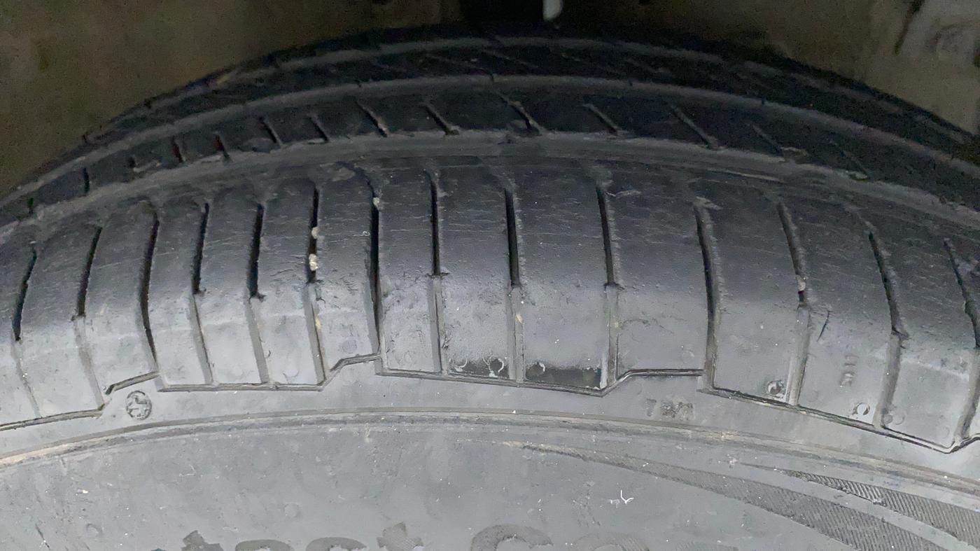 2012 Maruti Swift VDI, Diesel, Manual, 87,871 km, Right Front Tyre Tread