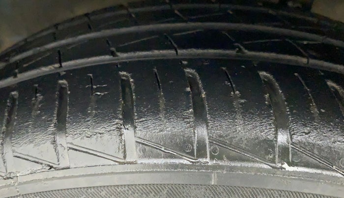 2014 Maruti Celerio VXI AMT, Petrol, Automatic, 53,862 km, Left Front Tyre Tread