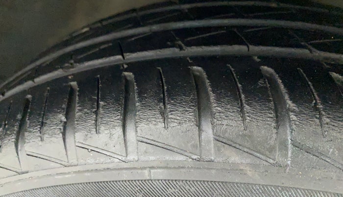 2014 Maruti Celerio VXI AMT, Petrol, Automatic, 53,862 km, Right Front Tyre Tread