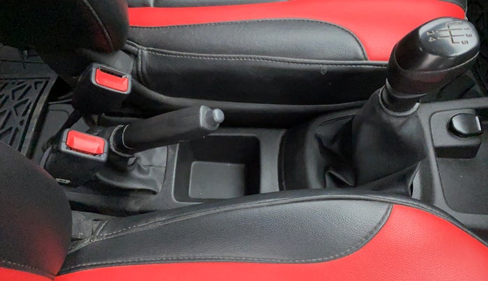 2017 Renault Kwid 1.0 RXT, Petrol, Manual, 71,331 km, Gear Lever