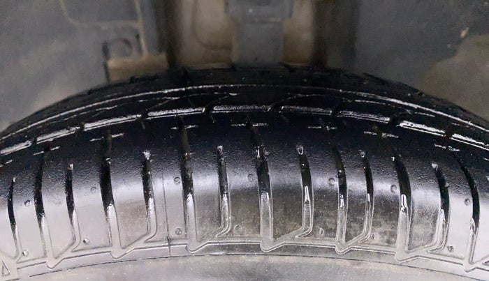 2017 Renault Kwid 1.0 RXT, Petrol, Manual, 71,331 km, Left Front Tyre Tread