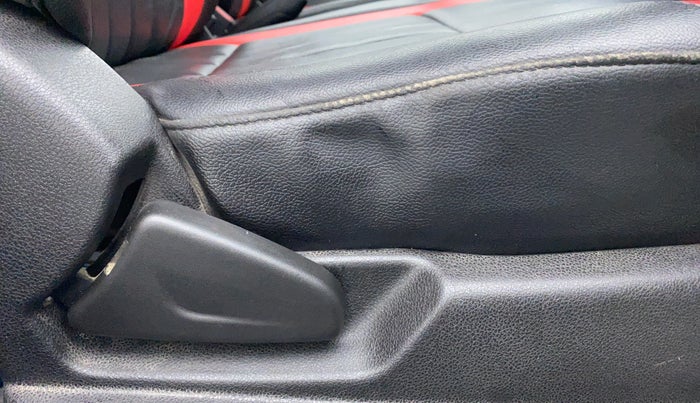 2017 Renault Kwid 1.0 RXT, Petrol, Manual, 71,331 km, Driver Side Adjustment Panel