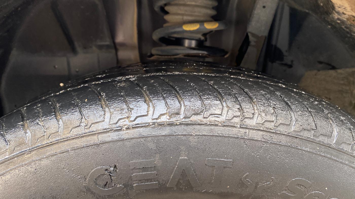 2021 Nissan MAGNITE XV PREMIUM, Petrol, Manual, 38,247 km, Left Front Tyre Tread